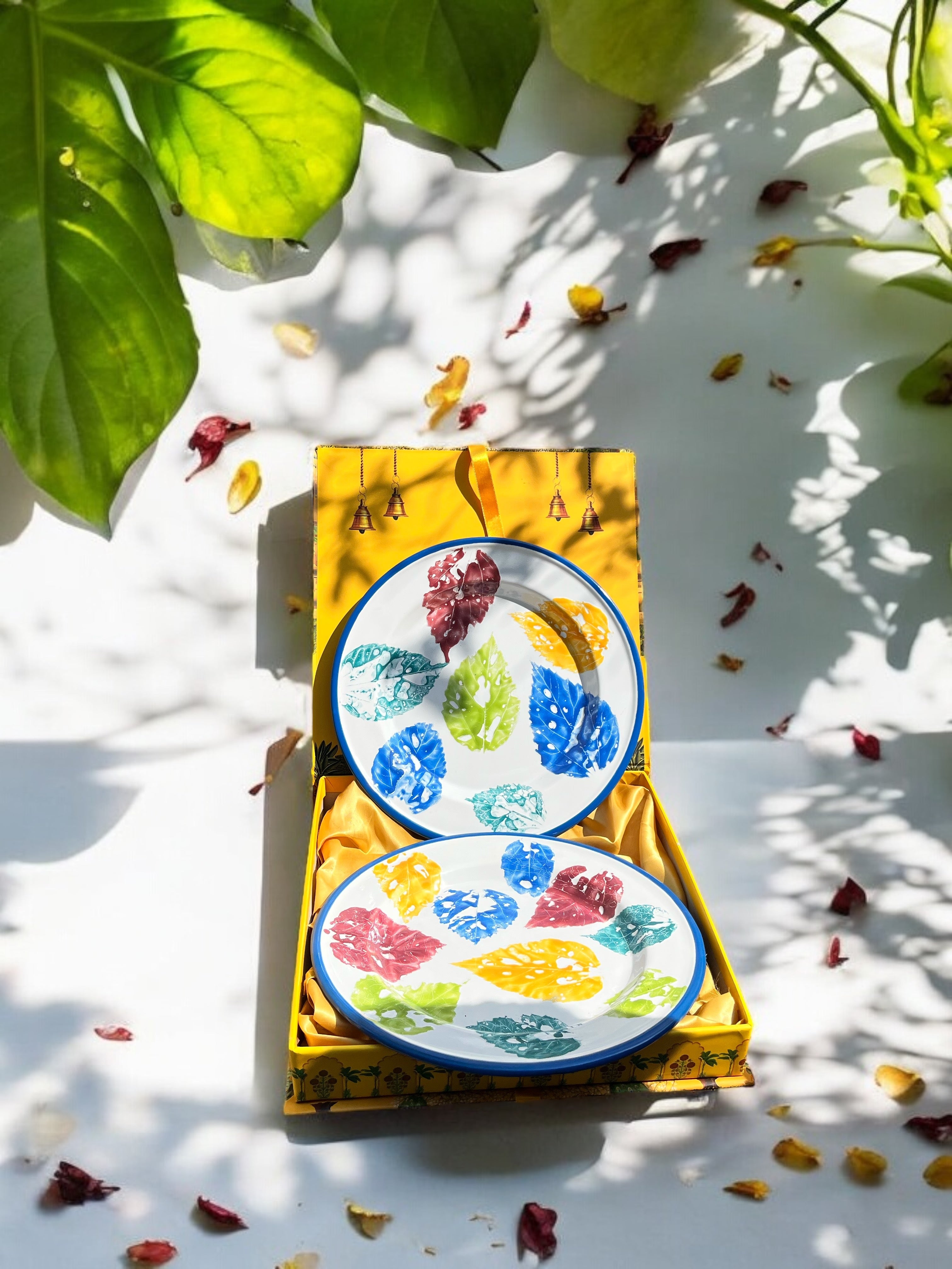 LEAVES ENAMEL DINNER PLATE SET OF TWO IN A GIFT BOX