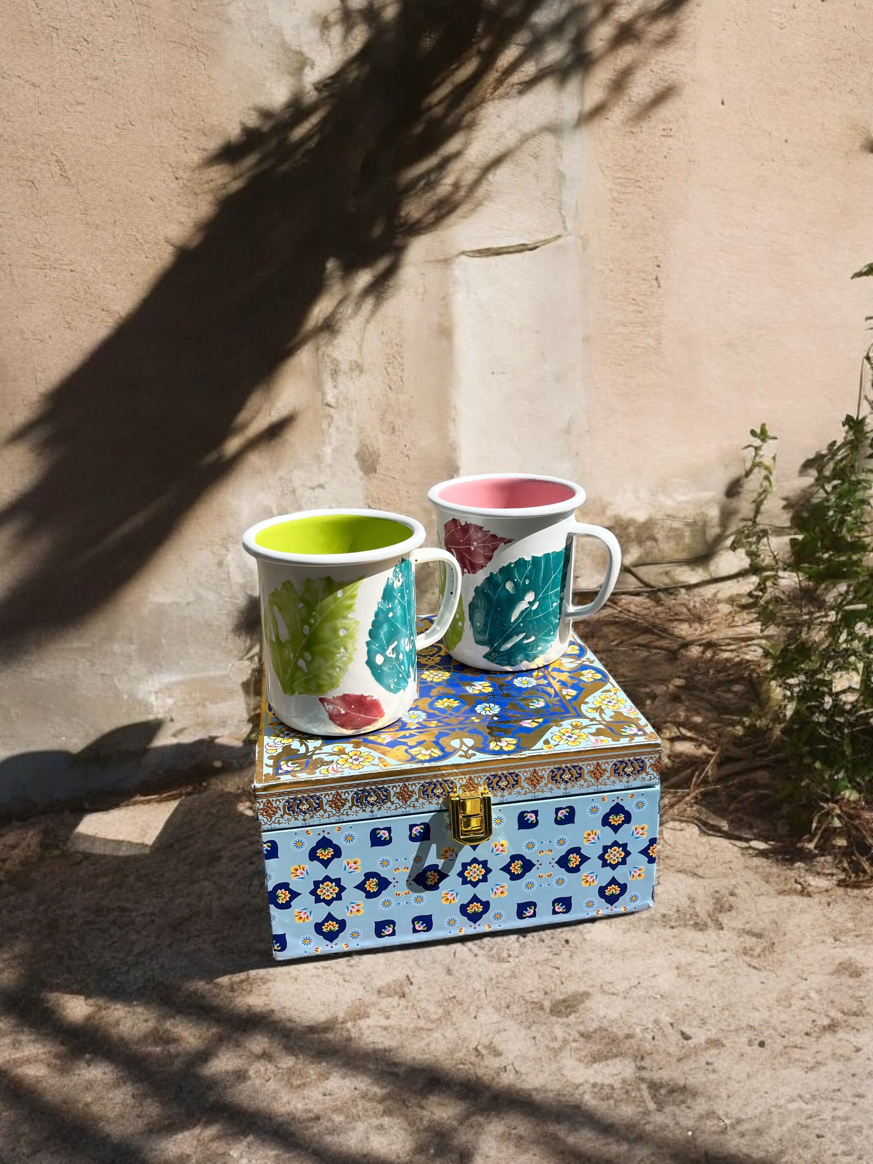 LEAVES ENAMEL MUG SET OF TWO IN A GIFT BOX