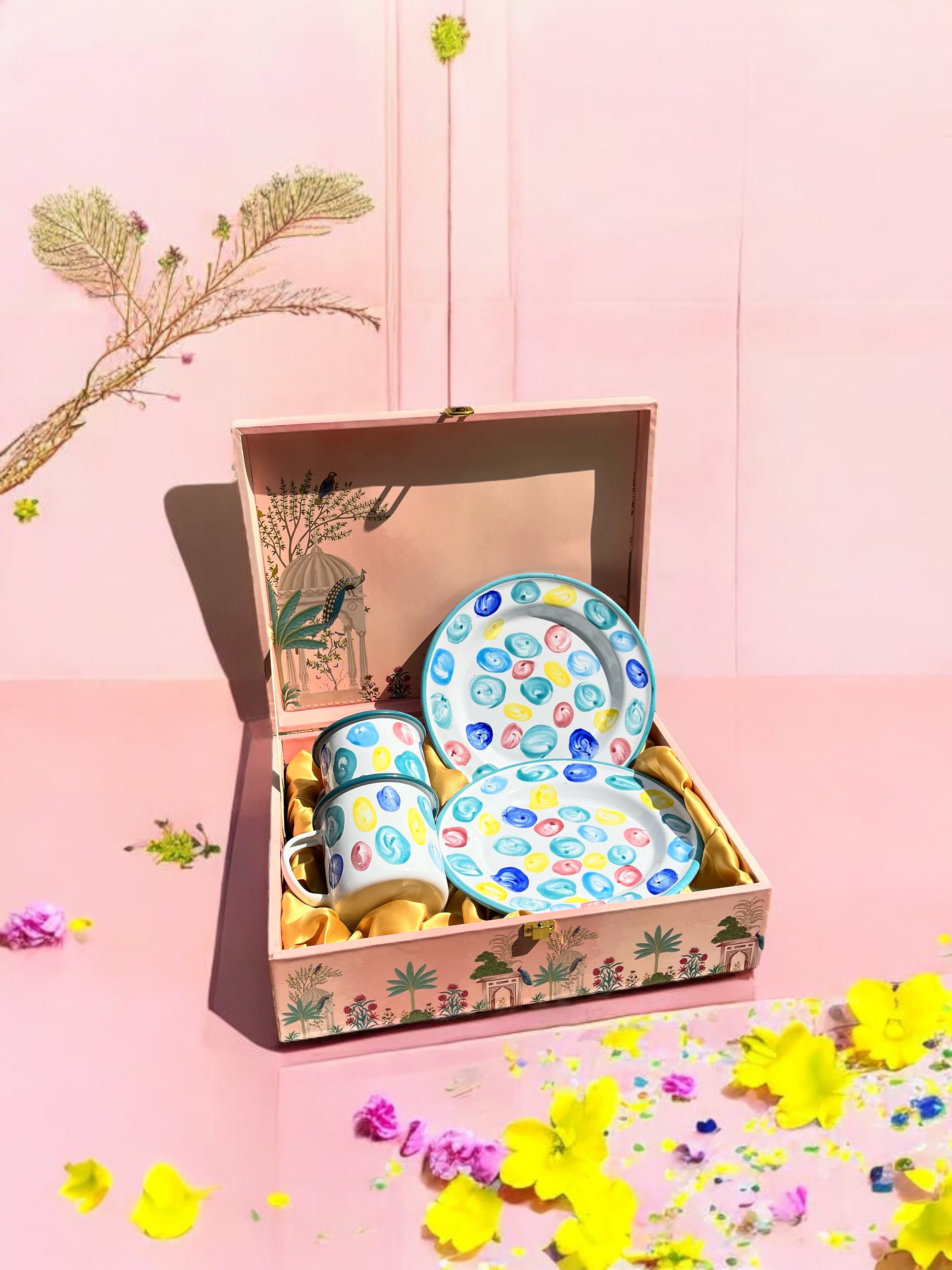 IMPRESSIONS ENAMEL MUGS AND PLATES SET IN A GIFT BOX
